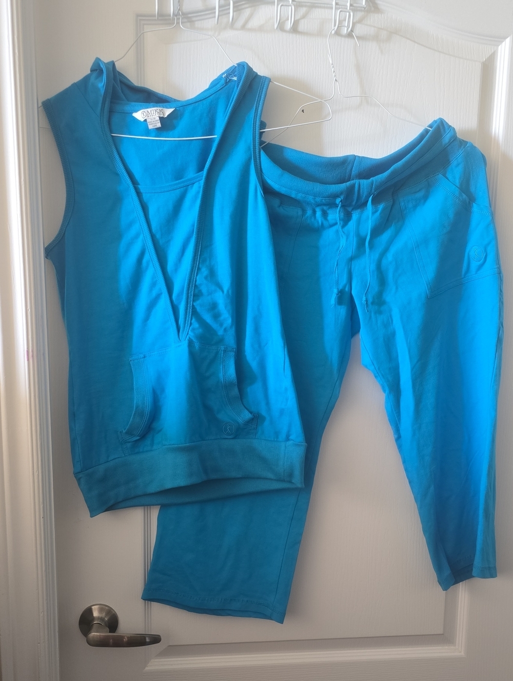 Mikk Athletica Women’s Blue Sleeveless Hoodie & Jogger Set